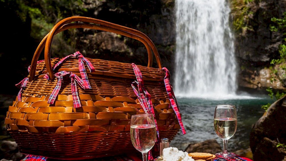 Visitors can picnic on the lawns along both sides of the waterfall for memorable moments